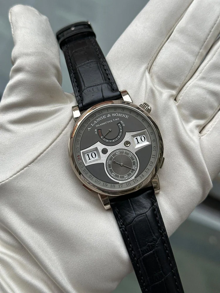 Date White Gold